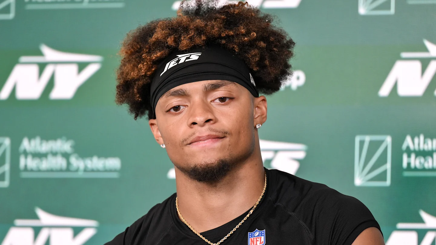 Featured image for Justin Fields and Jets Offense Face Early Challenges in Training Camp