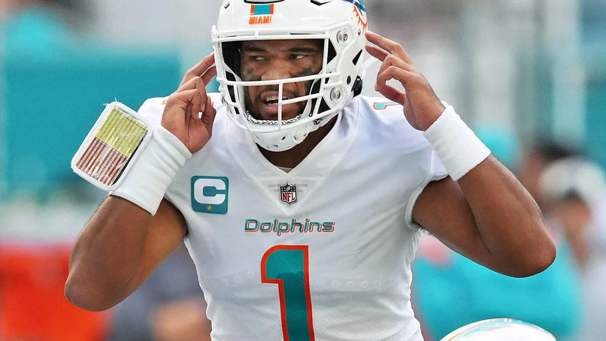 Featured image for "Tua Tagovailoa's Cold Weather Performance Could Determine Dolphins-Chiefs Playoff Outcome"