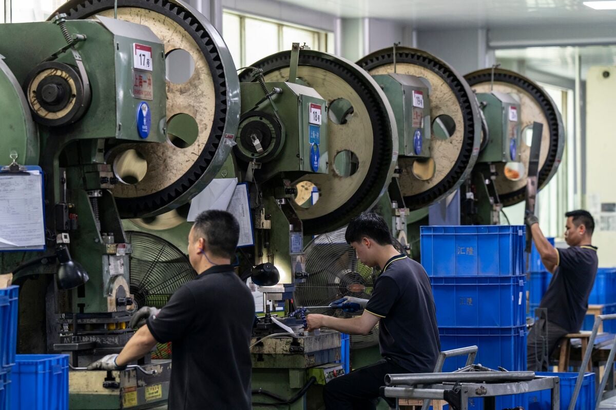 Featured image for China Factory Activity Continues Decline Amid Export Challenges