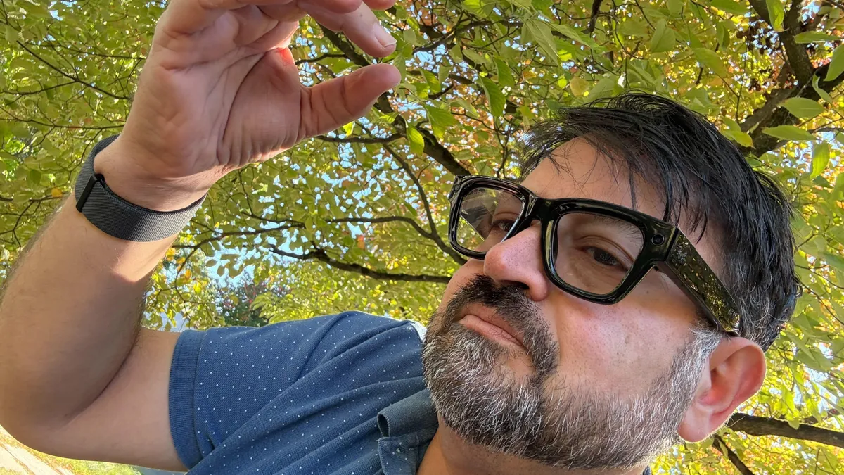 Featured image for Meta's Ray-Ban Display Glasses: New Features and Challenges