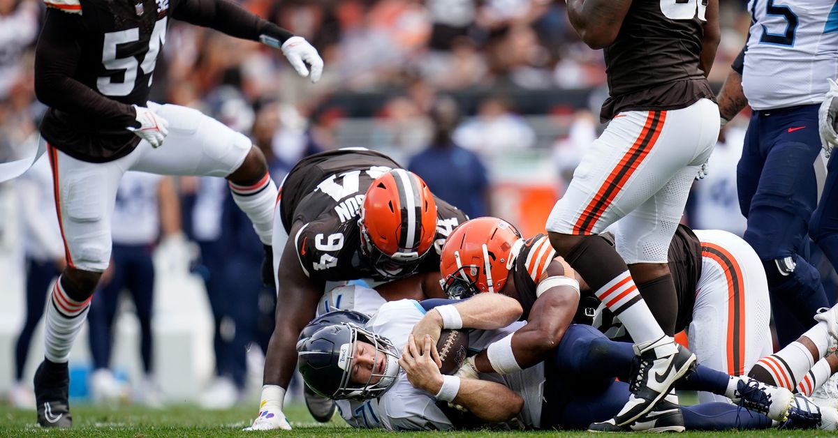 Featured image for "Browns' Dominant Defense Propels Them to Top 4 in NFL Rankings"