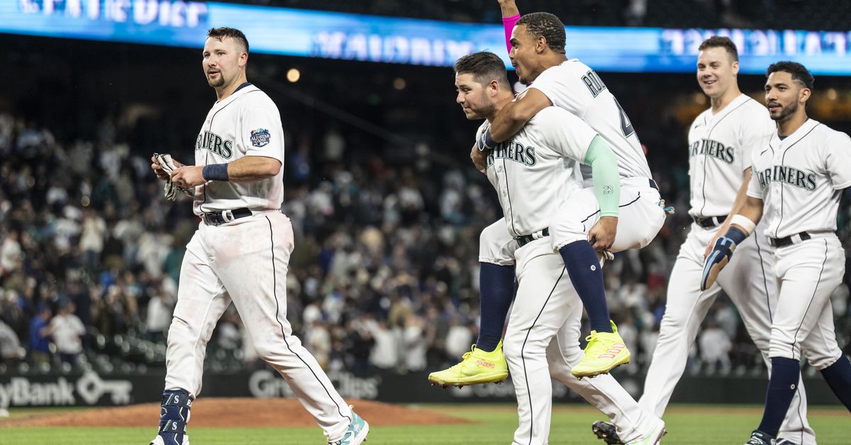 Featured image for Mariners secure 1-0 victory against Yankees.