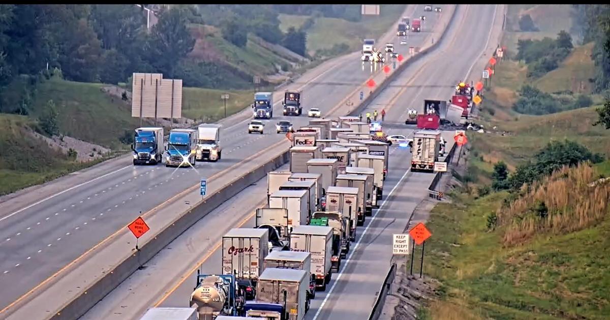 Featured image for Fatal multi-tractor-trailer crash shuts down I-65S near Glendale.