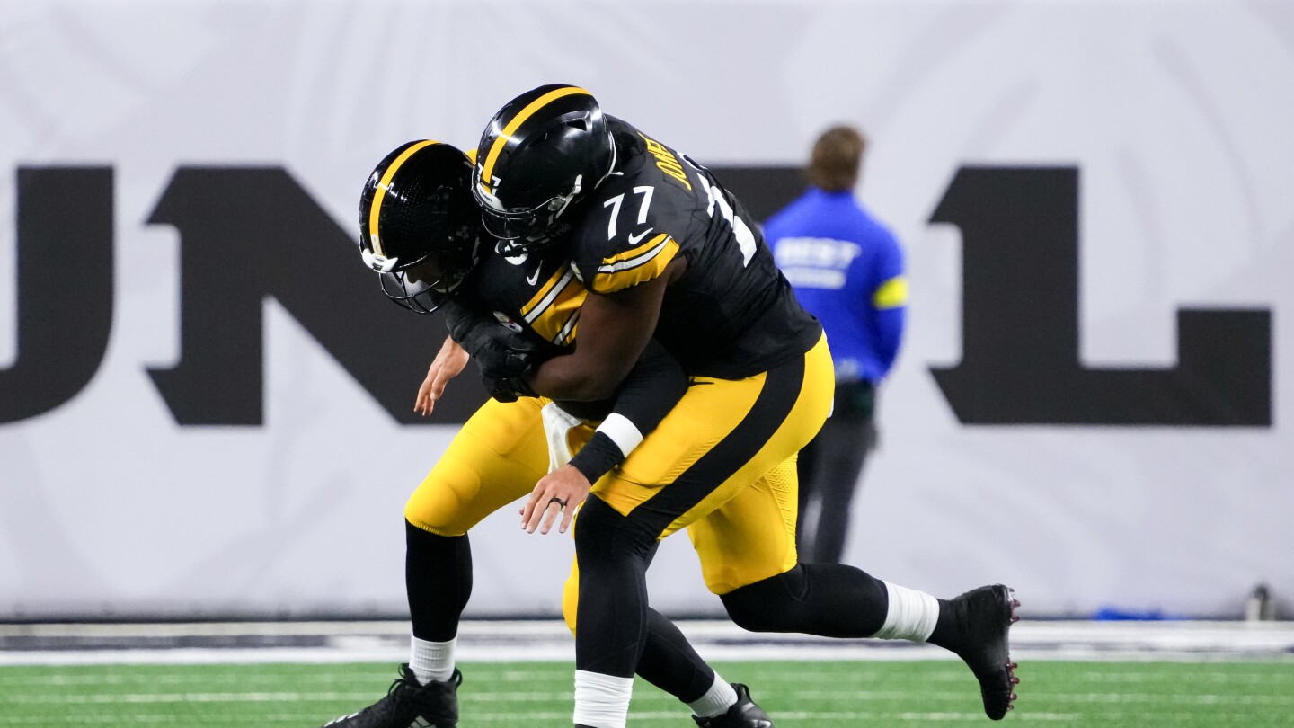 Featured image for Aaron Rodgers, 41, Warns Steelers Teammate After Tackle Incident