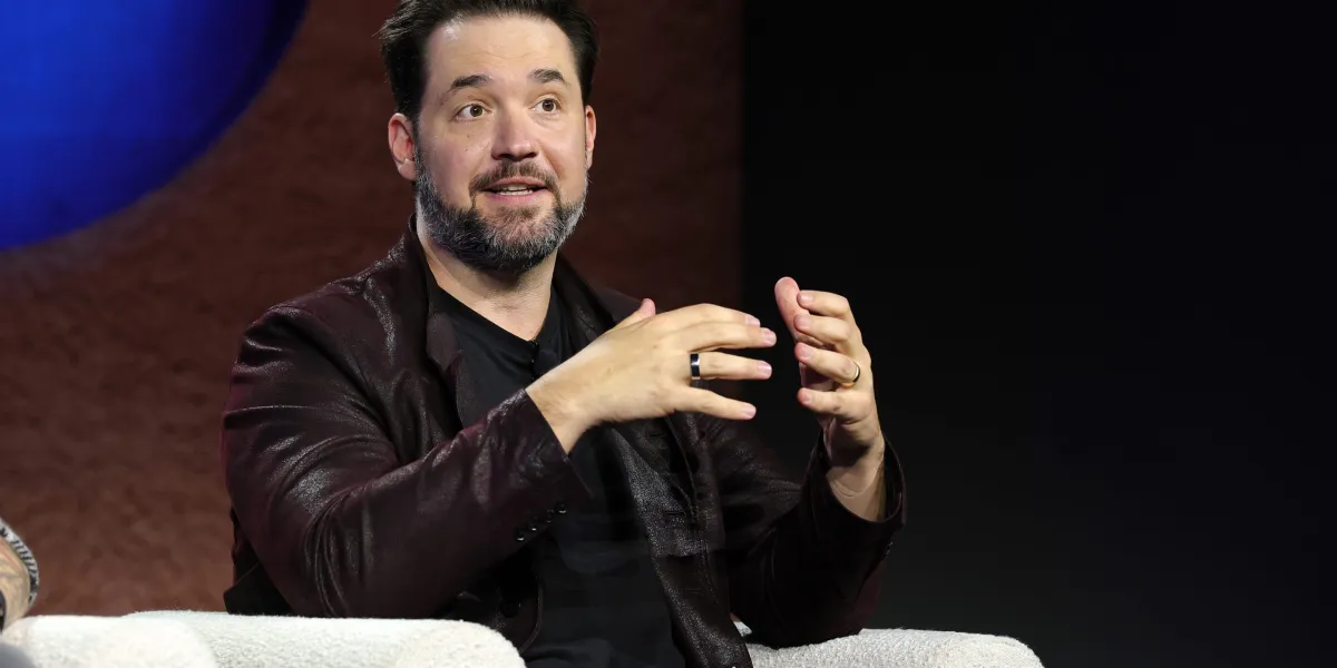 Featured image for Alexis Ohanian Warns the Internet Is Dying Due to Bots and AI