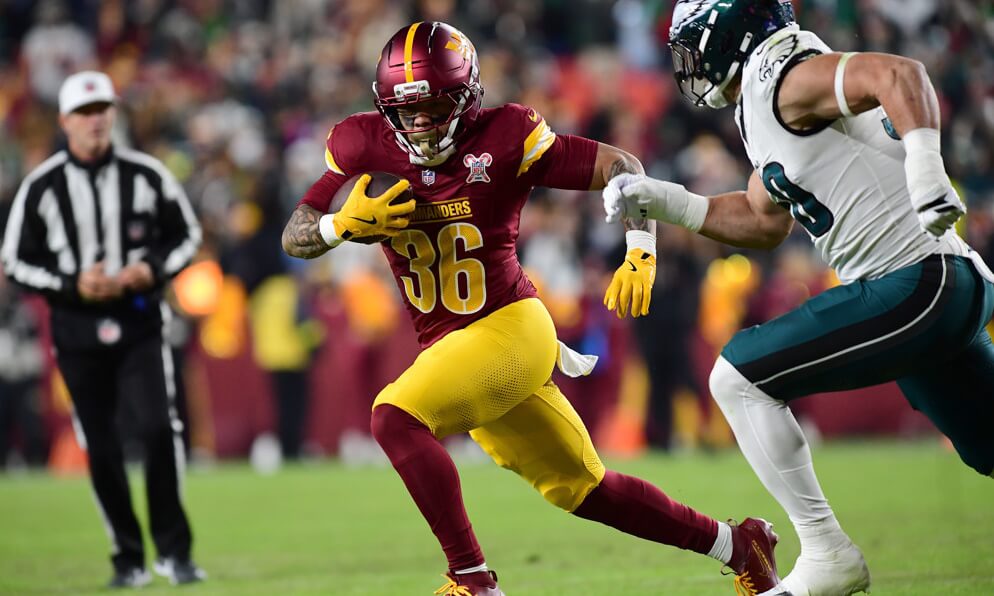 Featured image for Week 17 Fantasy Football Waiver Wire and Streaming Tips