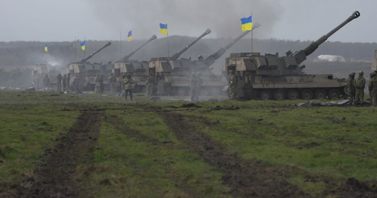 "Ukraine's Spring Offensive: Biden's Stake and Potential Clash with Russian Tanks"