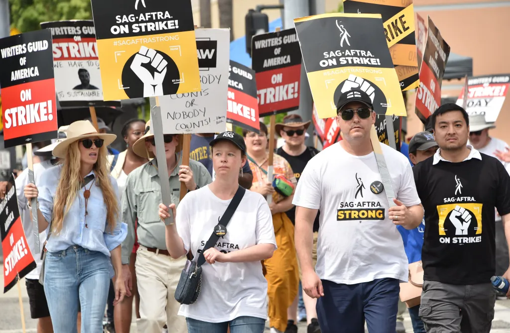 Featured image for Heat Forces Suspension of Los Angeles Picketing by SAG-AFTRA and WGA