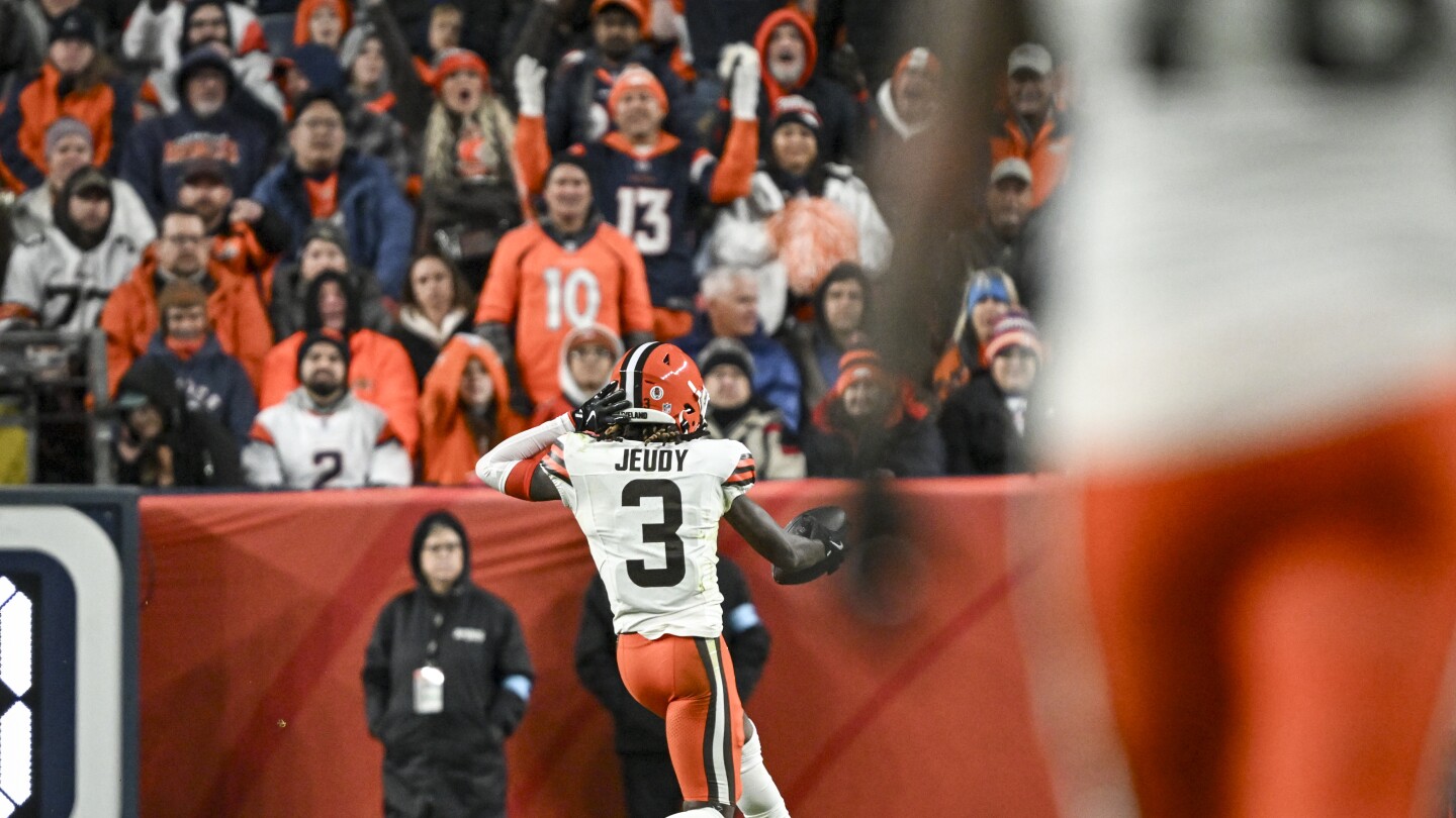 Featured image for Jerry Jeudy Faces Boos, Makes History in Broncos Showdown