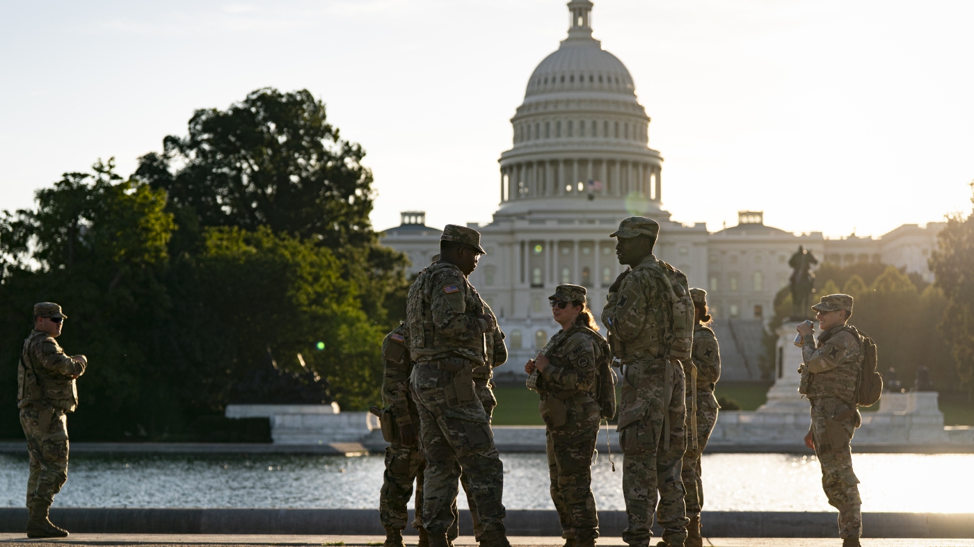 Featured image for Military Experts Criticize Trump's National Guard Deployment