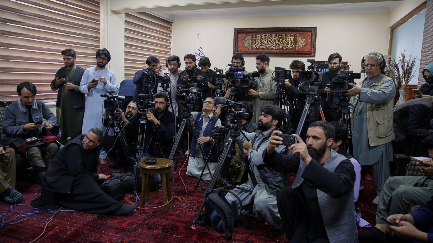 Featured image for Pakistan-Afghanistan Peace Talks Collapse Amid Border Tensions