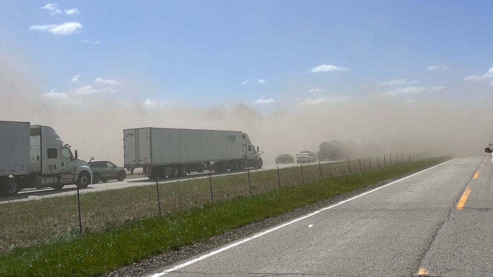 Featured image for Deadly Dust Storm Causes Massive Car Crash in Illinois