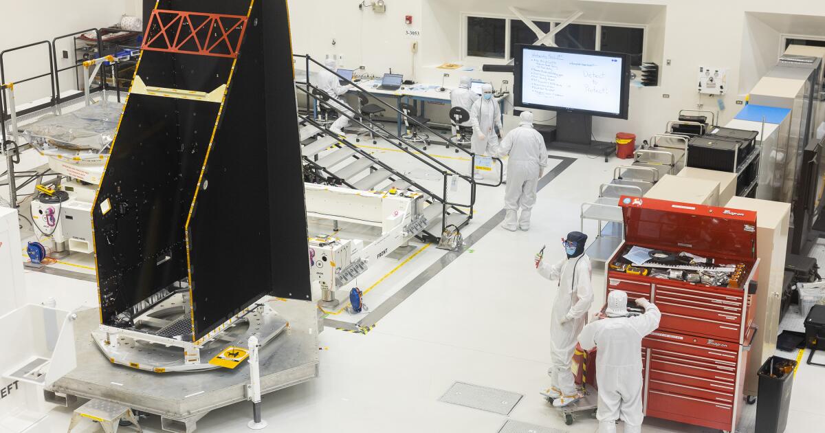 Featured image for JPL Prepares for Uncertain Layoffs Amid Federal Budget Dispute