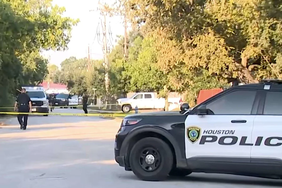 Featured image for Homeowner kills two suspects posing as officers during invasion