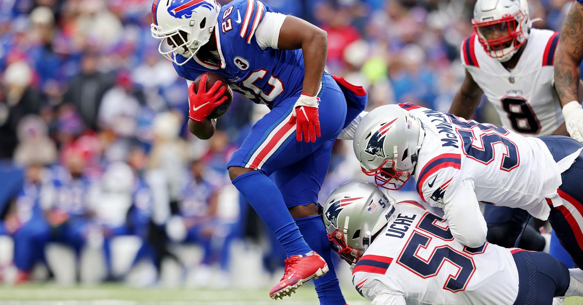 Featured image for Texans sign former Bills RB Devin Singletary to one-year deal.