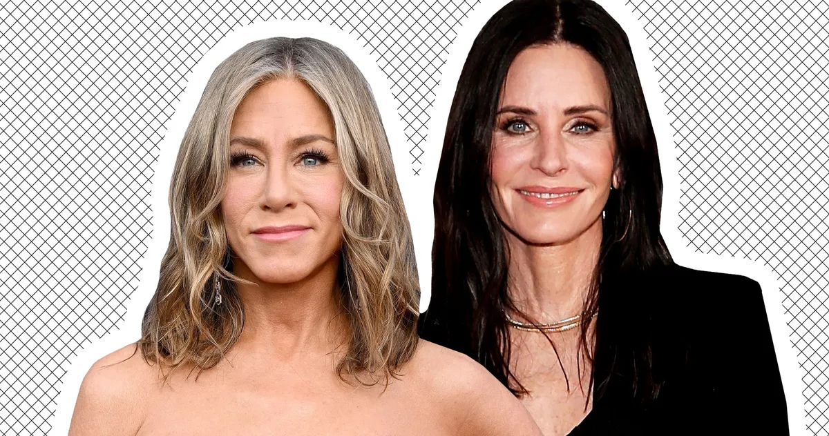 Featured image for Jennifer Aniston and Courteney Cox Enjoy Double Date with Partners