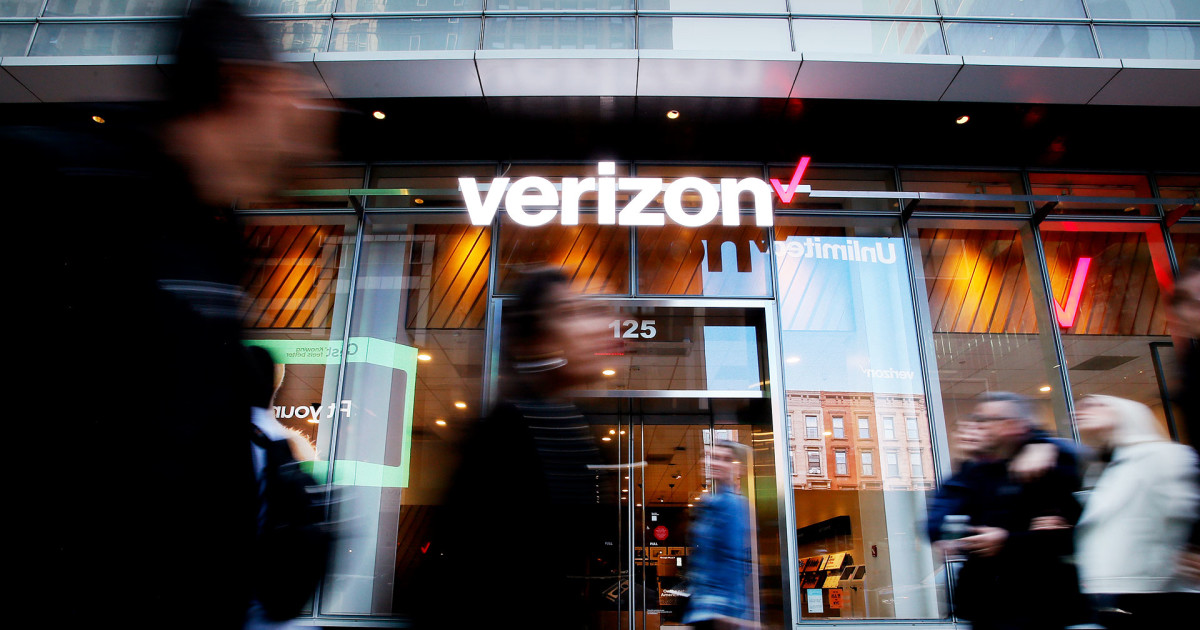 Featured image for Verizon Faces Subscriber Decline Despite Strong Q3 Earnings and Upgrades