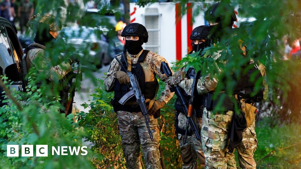 Featured image for Fatal Explosion at Kyiv Court: Man Dies After Detonating Device