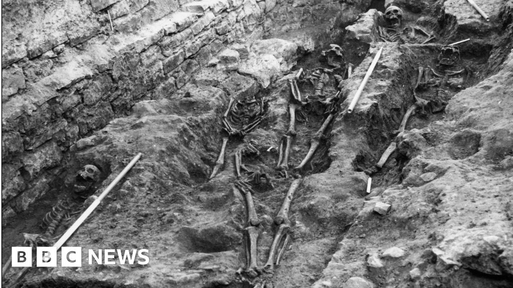 Featured image for Black Death Evidence Discovered in Edinburgh Skeleton