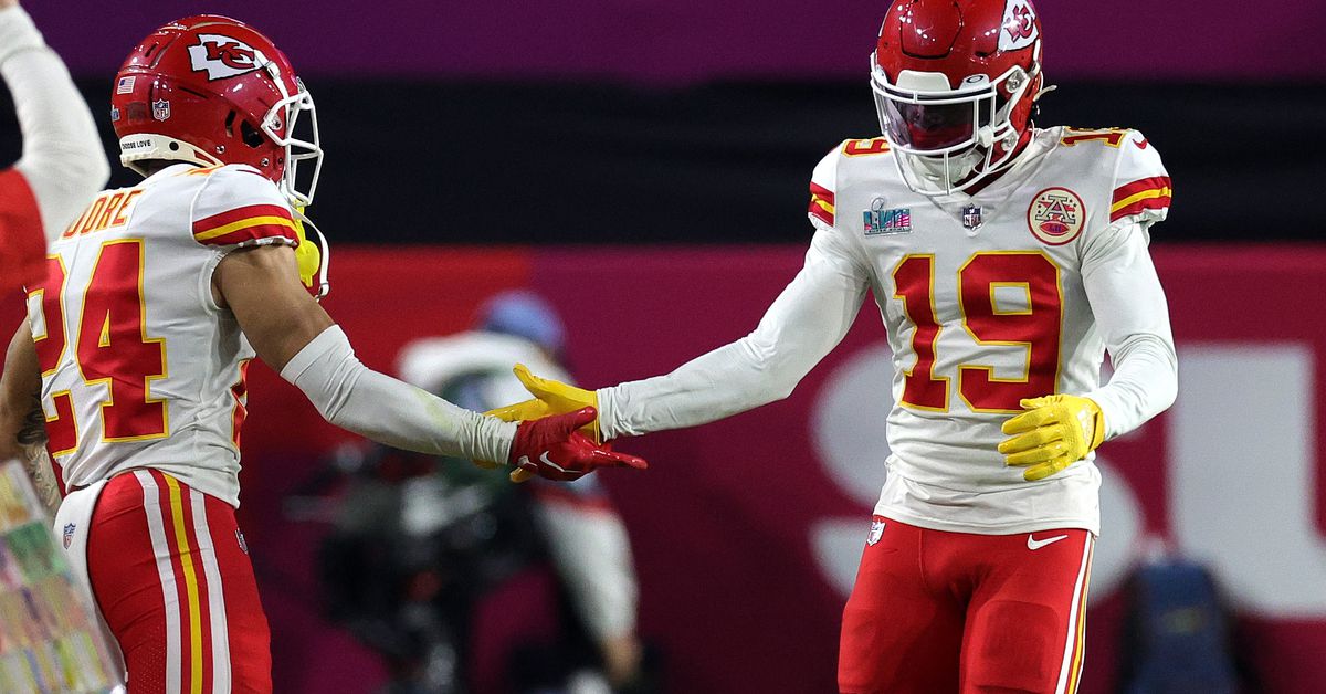 Featured image for Chiefs GM Brett Veach discusses rookie receivers and NFL draft results.