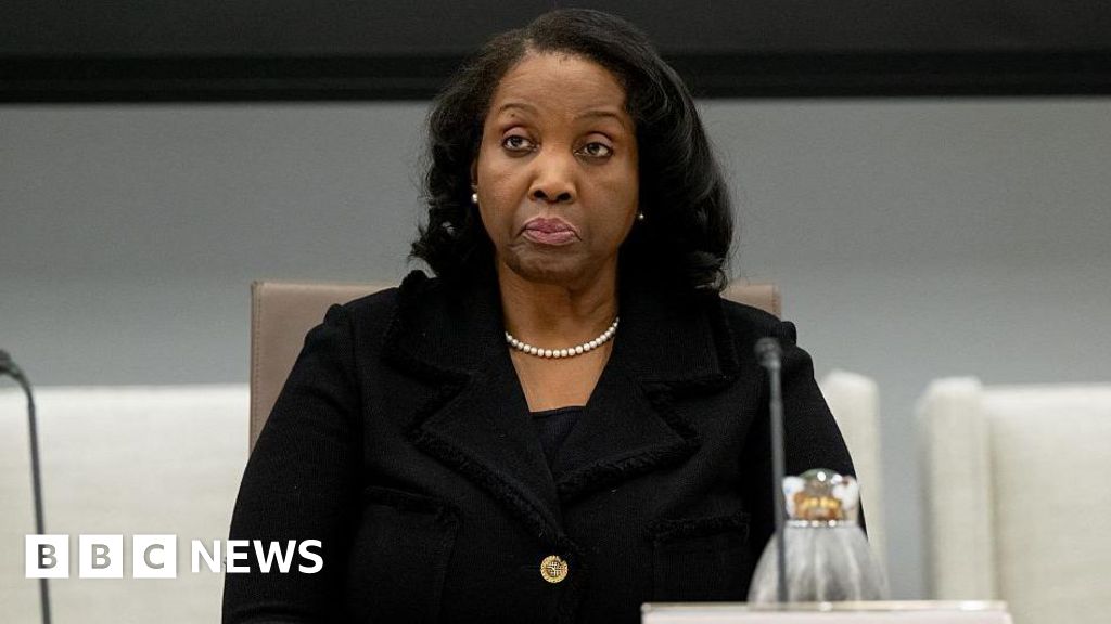 Featured image for Supreme Court Allows Lisa Cook to Remain on Fed Board Until 2026