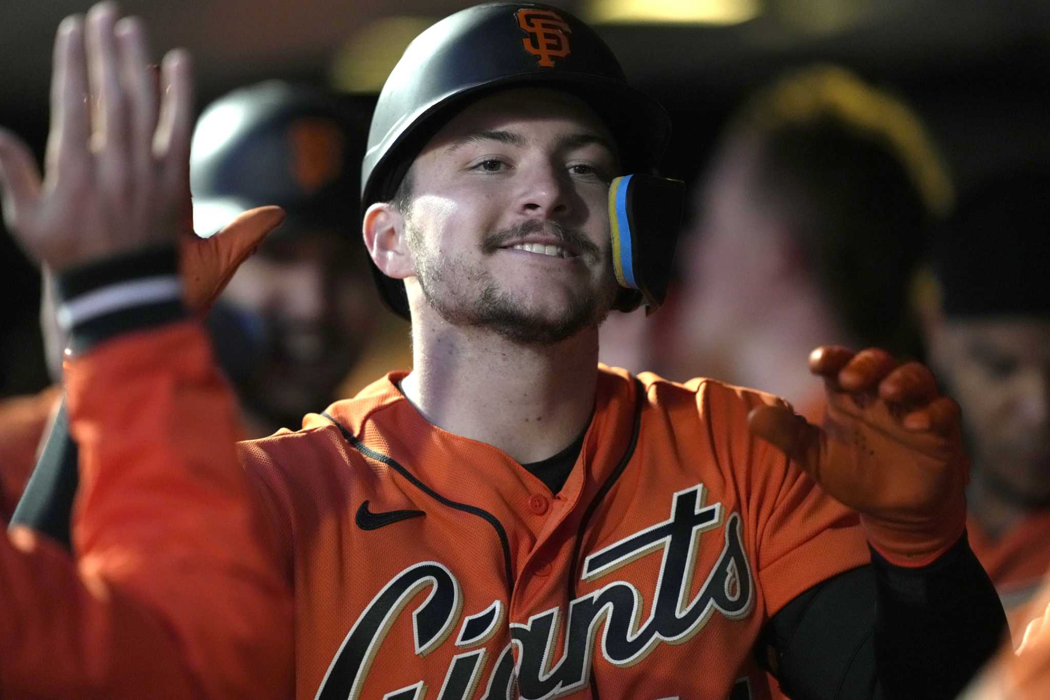 Featured image for Giants' Bats Dominate in 8-5 Win Against D-backs.