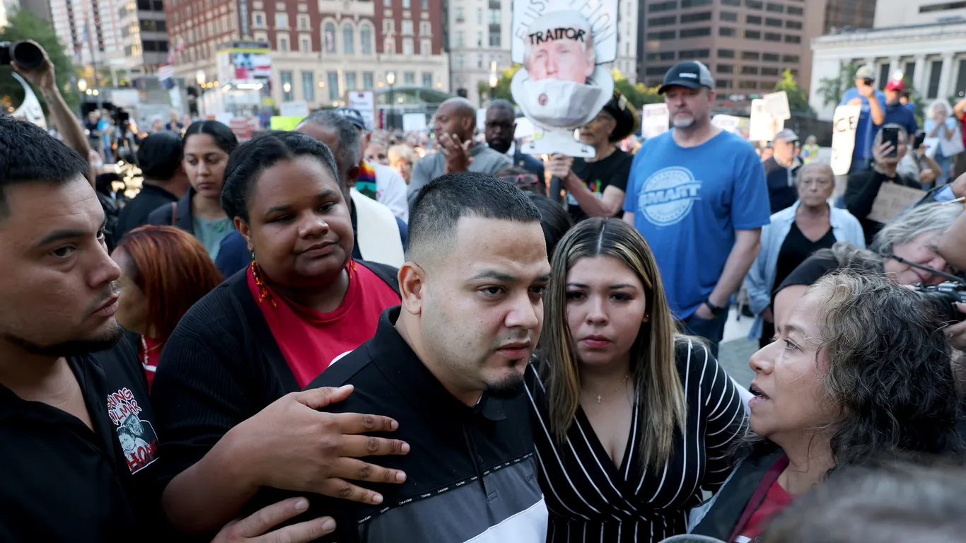 Featured image for Judge Temporarily Blocks Deportation of Abrego Garcia Amid Legal Dispute