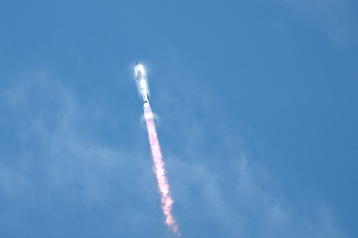 Featured image for SpaceX Starship Achieves Key Milestones with Satellite Deployments and Successful Test Flights