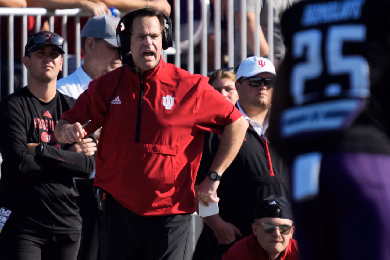 Featured image for Oregon and Indiana Face Off in Exciting College Football Showdown