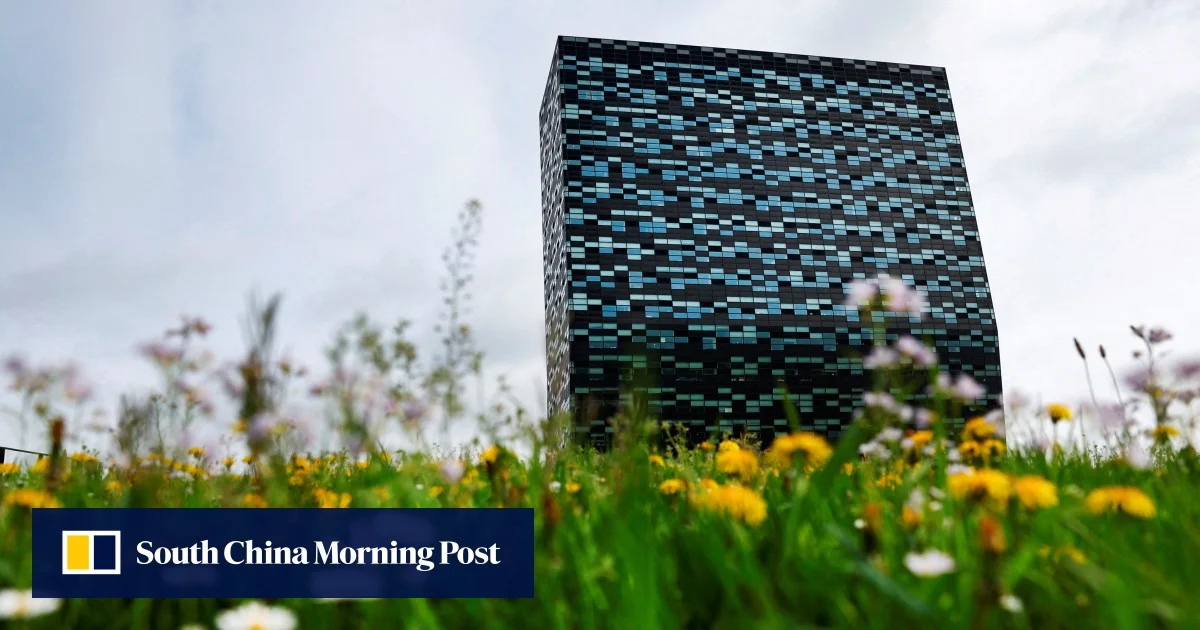 Featured image for Global Auto Industry Faces Chip Shortage Uncertainty Amid Diplomatic and Supply Challenges