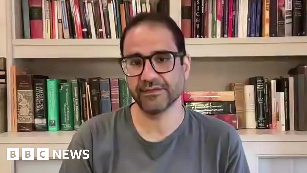 Featured image for Alaa Abd el-Fattah Returns to UK Amid Controversy