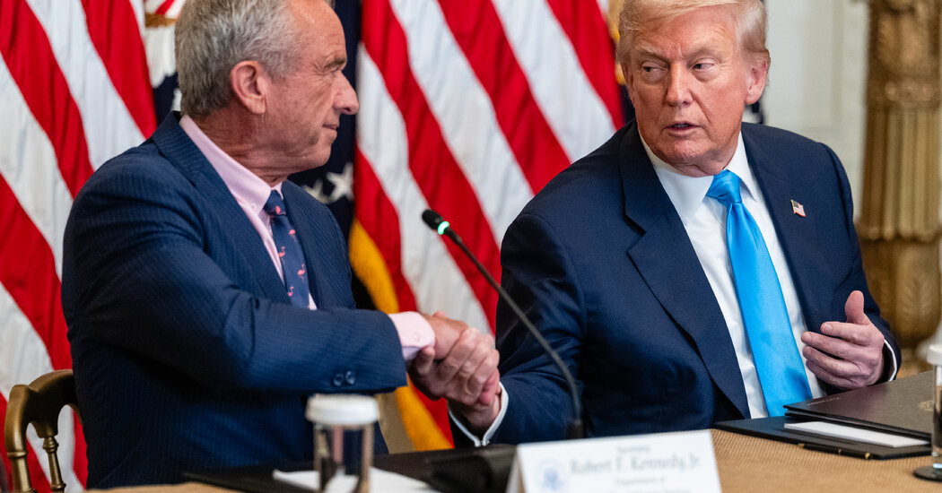 Featured image for Trump targets pharmaceutical ads and social media influencers for transparency