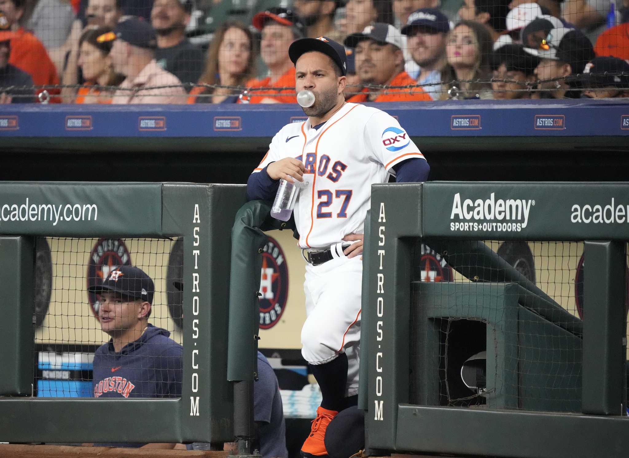 Featured image for Astros' Altuve Returns to Lineup After Oblique Injury