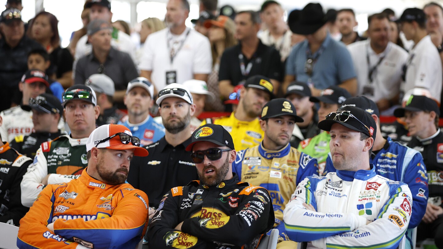 Featured image for Michigan NASCAR Weekend Preview: Qualifying, Paint Schemes, and Race Analysis