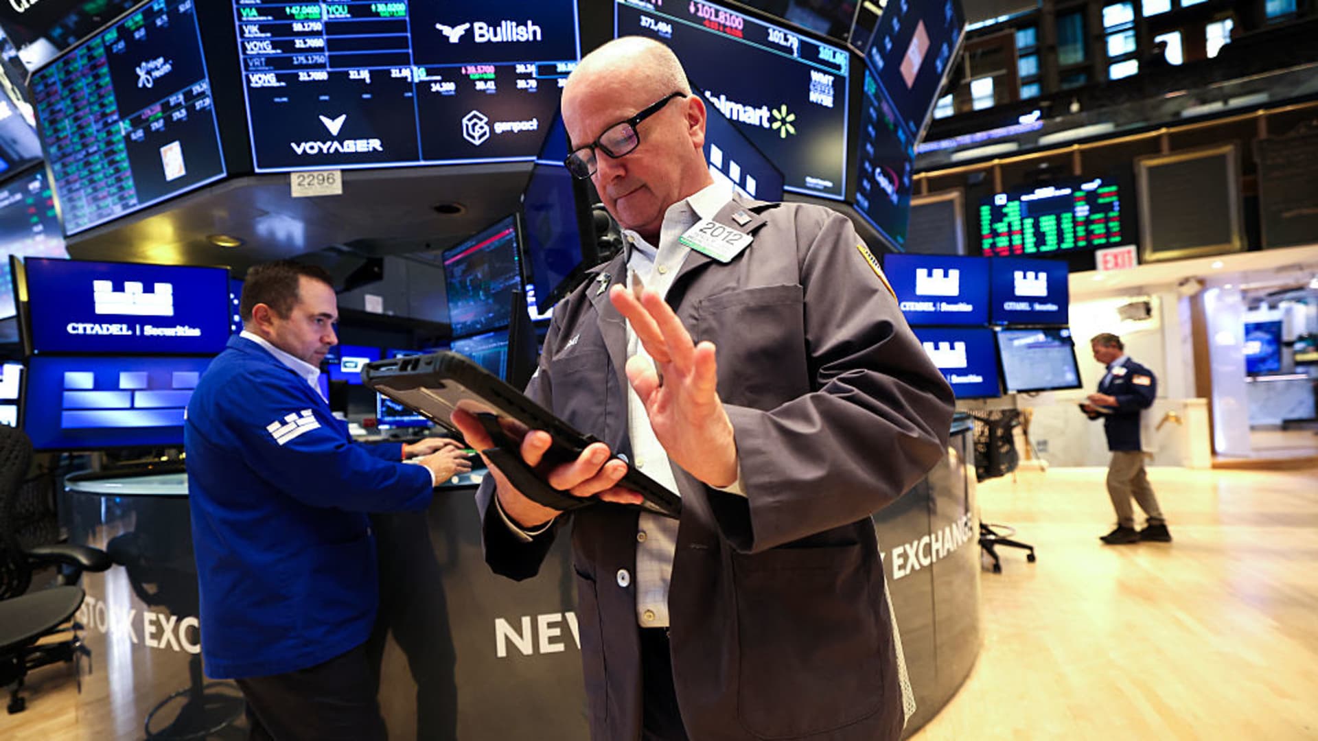 Featured image for Treasury Yields Dip to Multi-Week Lows Amid Trade Concerns