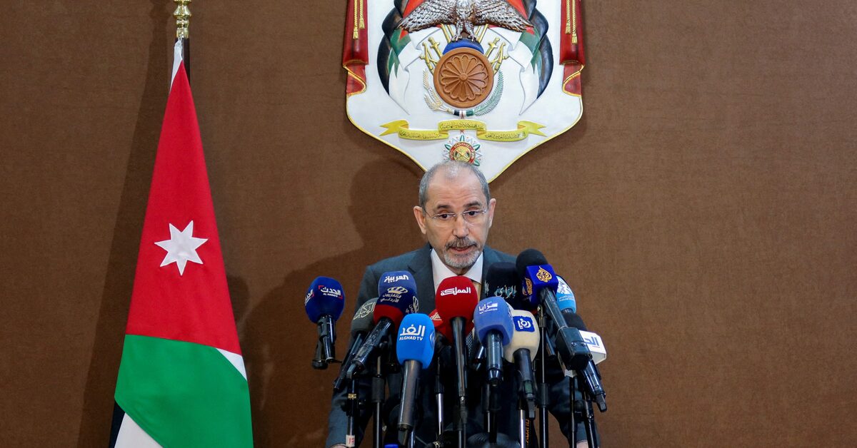 Featured image for Arab nations work towards peace in Syria with Jordan's plan and Syria's return to Arab League.