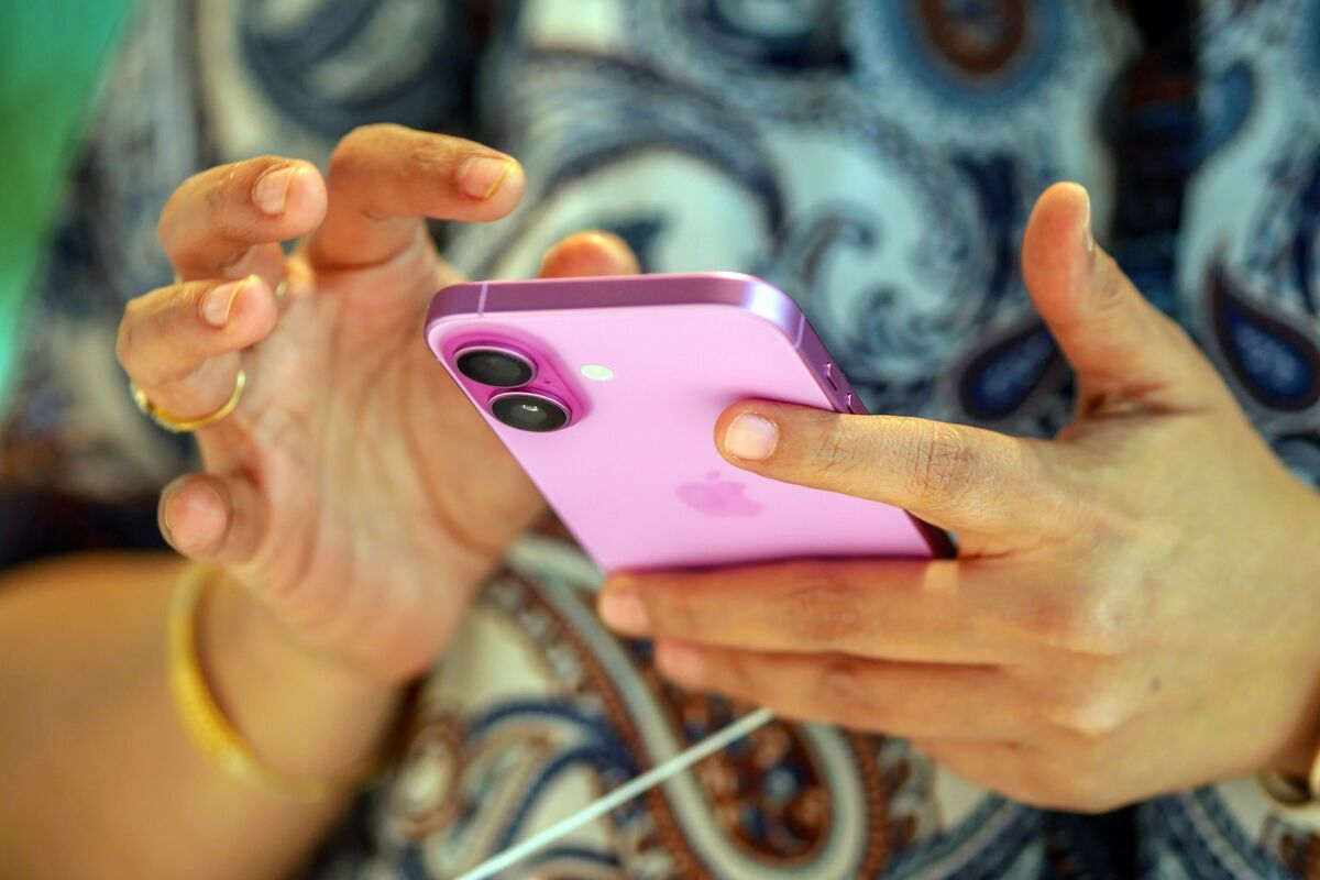 Featured image for Apple's AI Voice Control and Siri Upgrades Set to Transform iPhone Experience