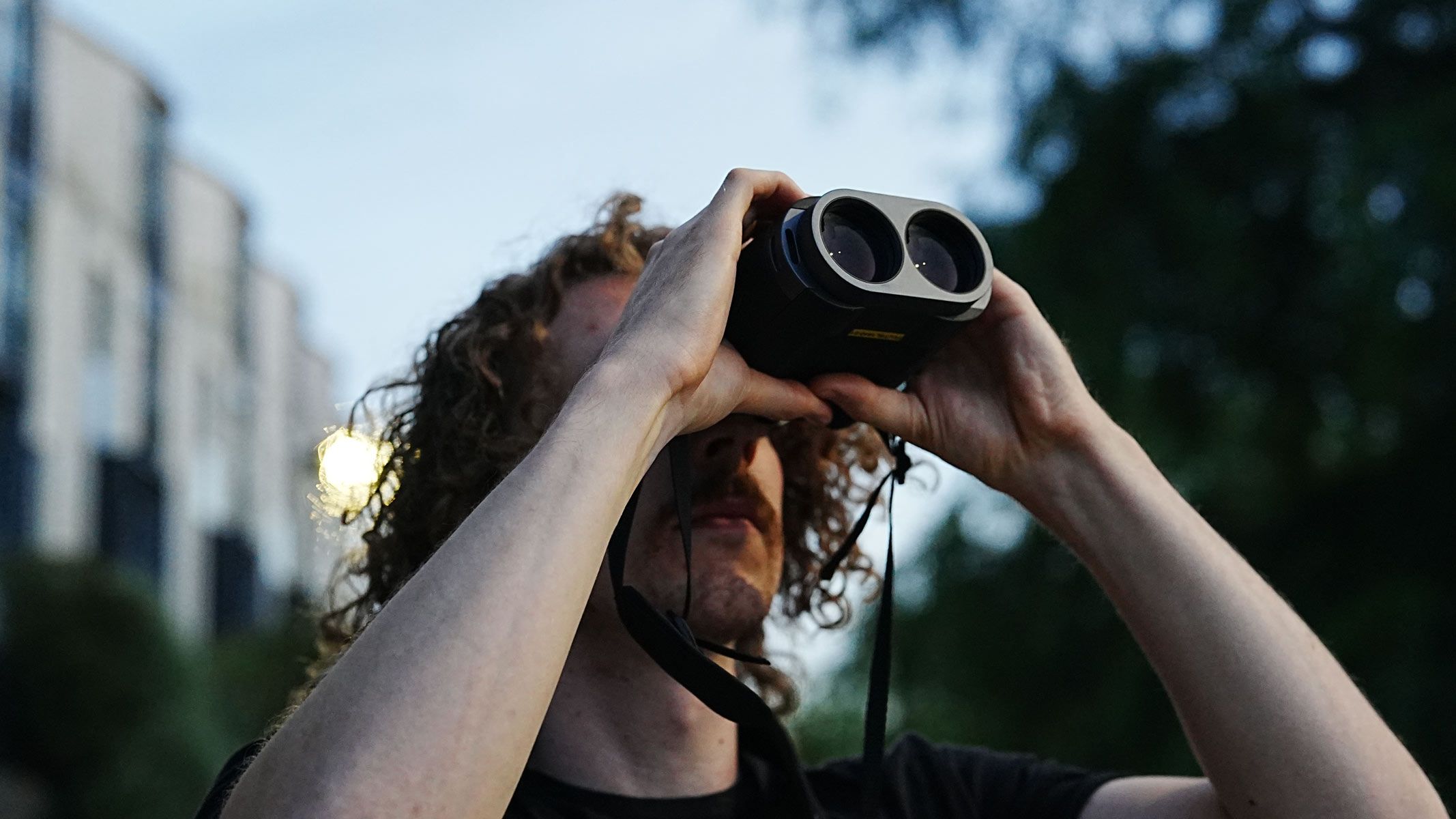 Featured image for Are Image-Stabilized Binoculars Ideal for Stargazing?