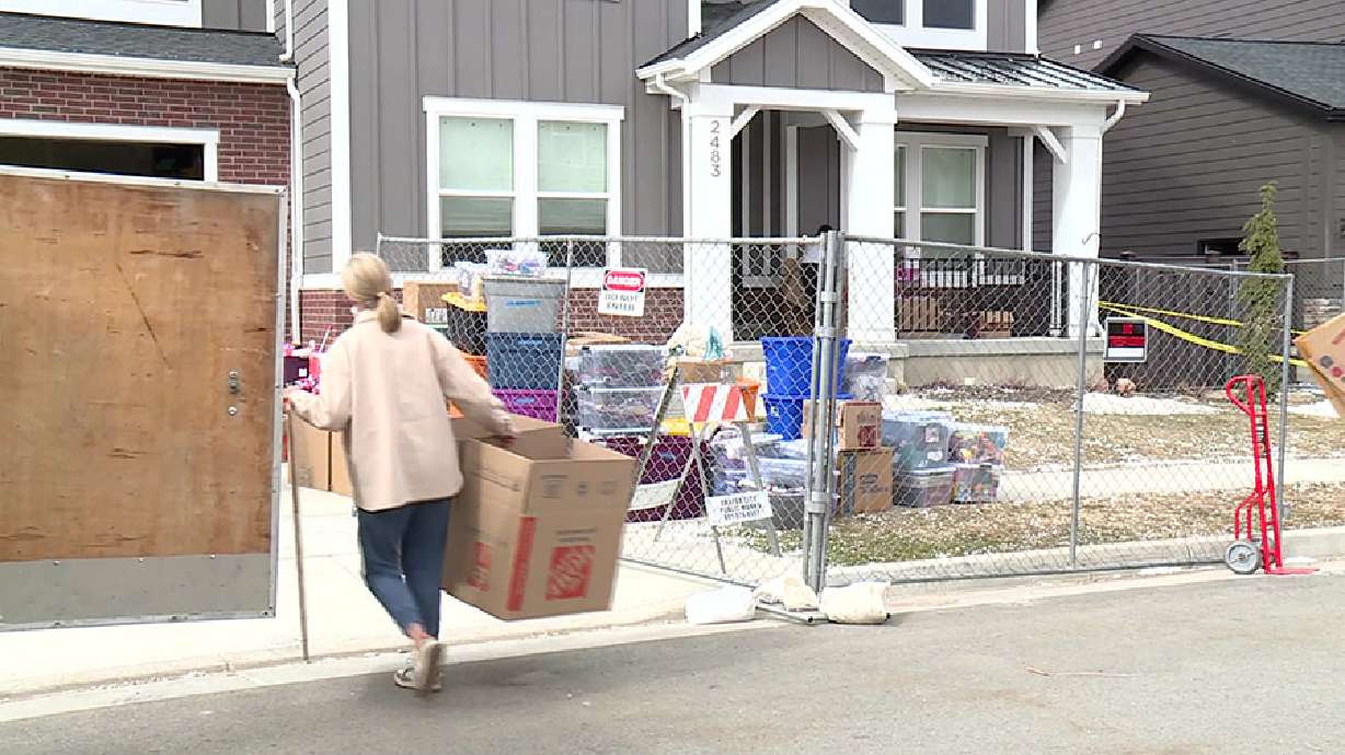 Featured image for Utah community aids evacuation of homes affected by landslides.