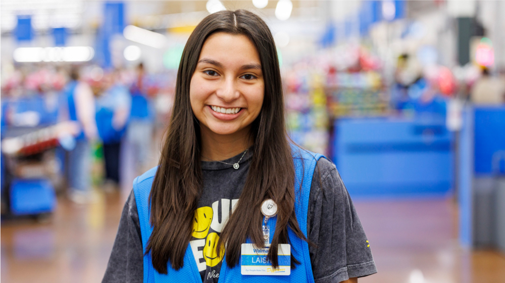 Featured image for Walmart Introduces Bonuses and Training for 700,000 Hourly Workers
