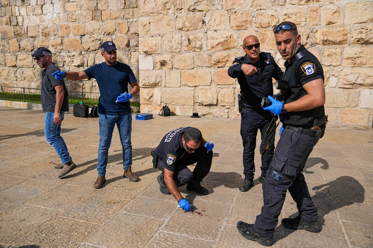 Featured image for "Stabbing Attack Outside Jerusalem's Old City Leaves 2 Injured"