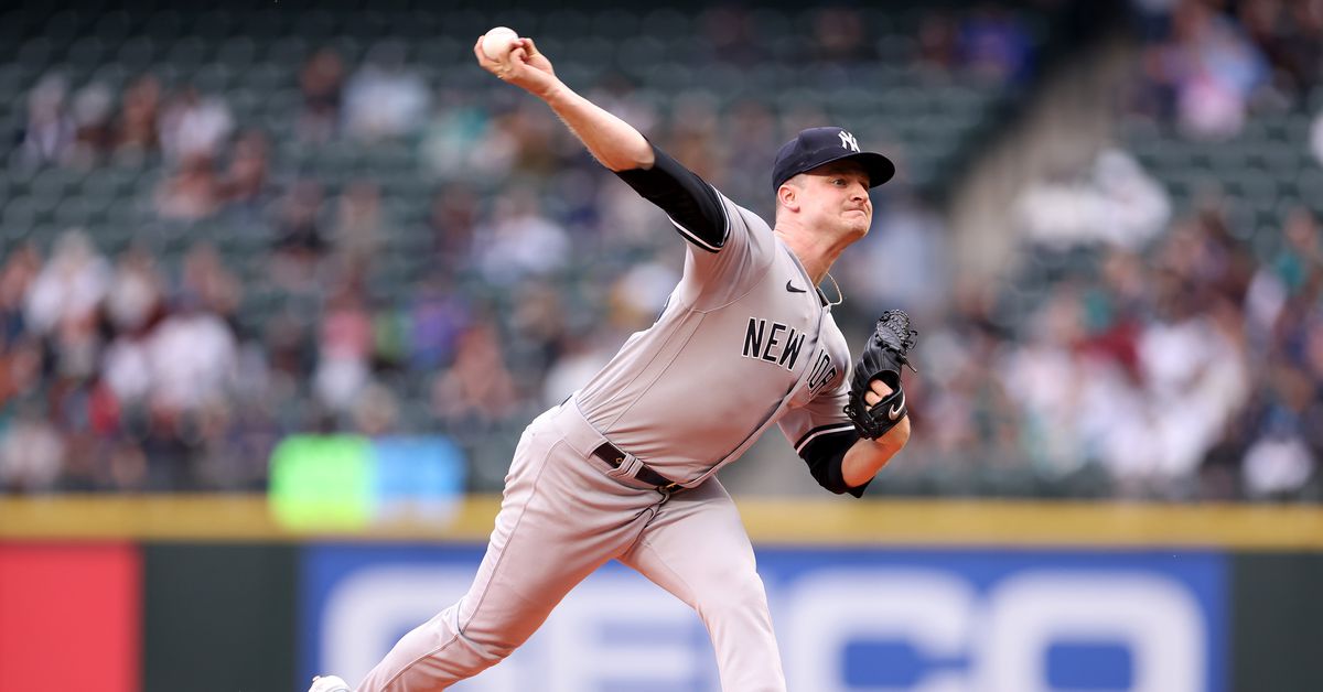 Featured image for Mariners Secure 1-0 Victory with Walk-Off Hit in 10th Against Yankees.