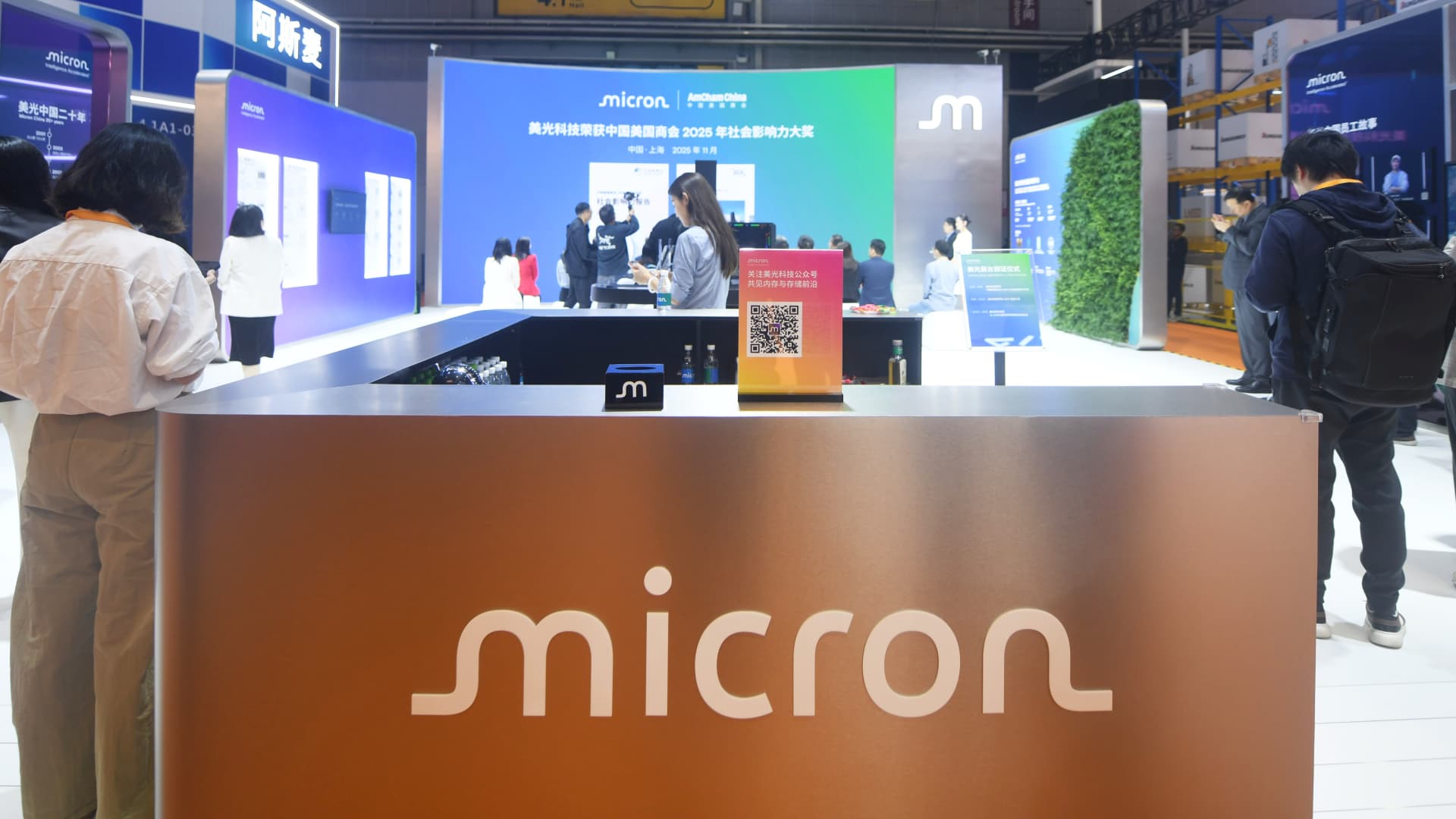 Featured image for Micron's 2025 Outlook Hangs in Balance Ahead of Earnings