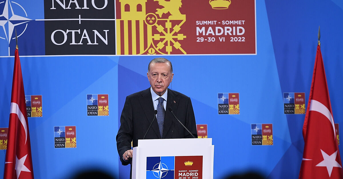 Featured image for Turkey's Erdogan and Sweden's PM Hold Last-Ditch Talks on NATO Bid