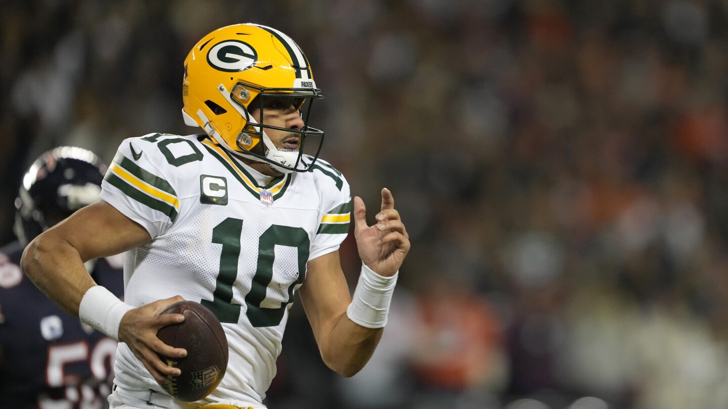 Featured image for Packers' Jordan Love suffers concussion after hard hit in loss to Bears