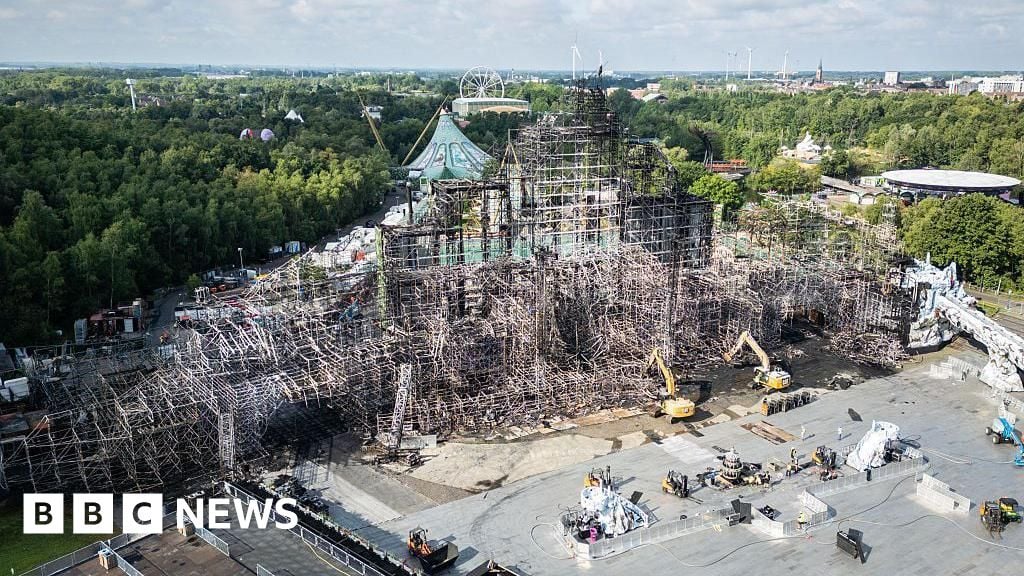 Featured image for Fire Destroys Tomorrowland Main Stage Before Festival Opening