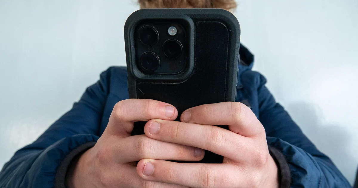 Featured image for Excessive Screen Time Raises Heart Risk in Kids and Teens