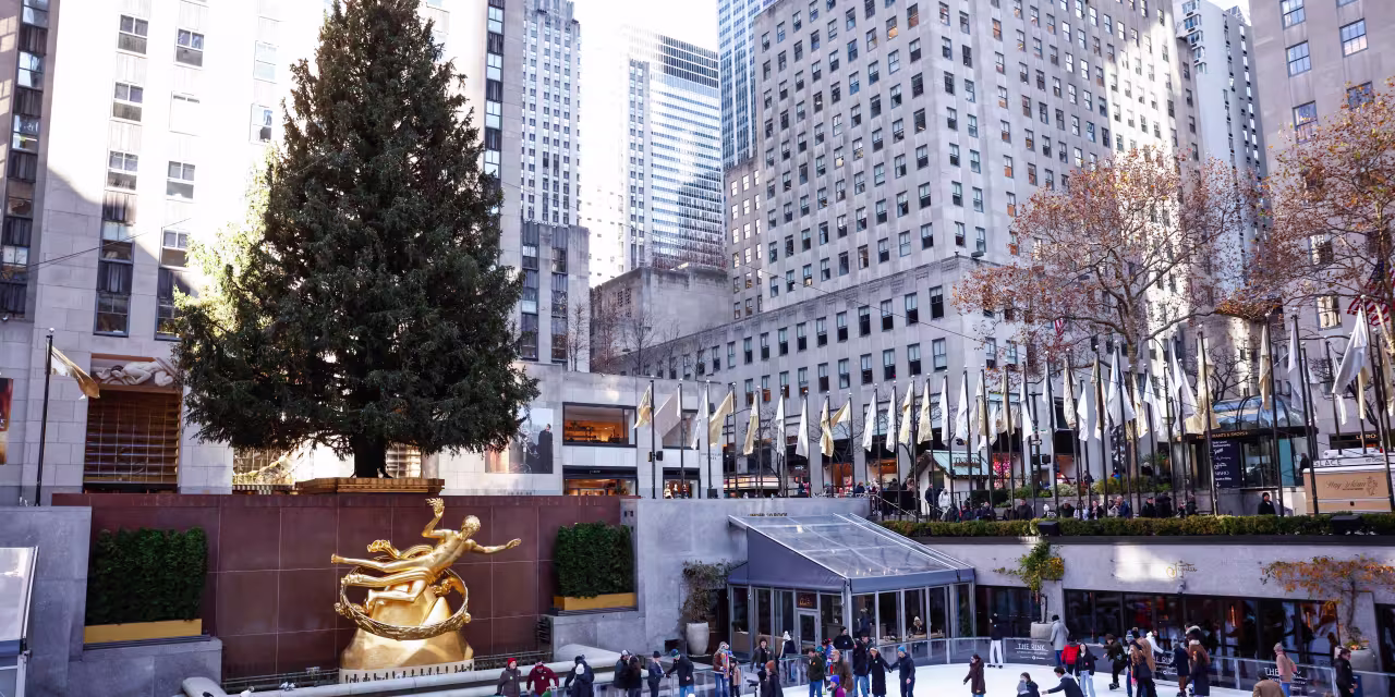 Featured image for U.S. Stock Futures Dip Amid Mixed Market Trends