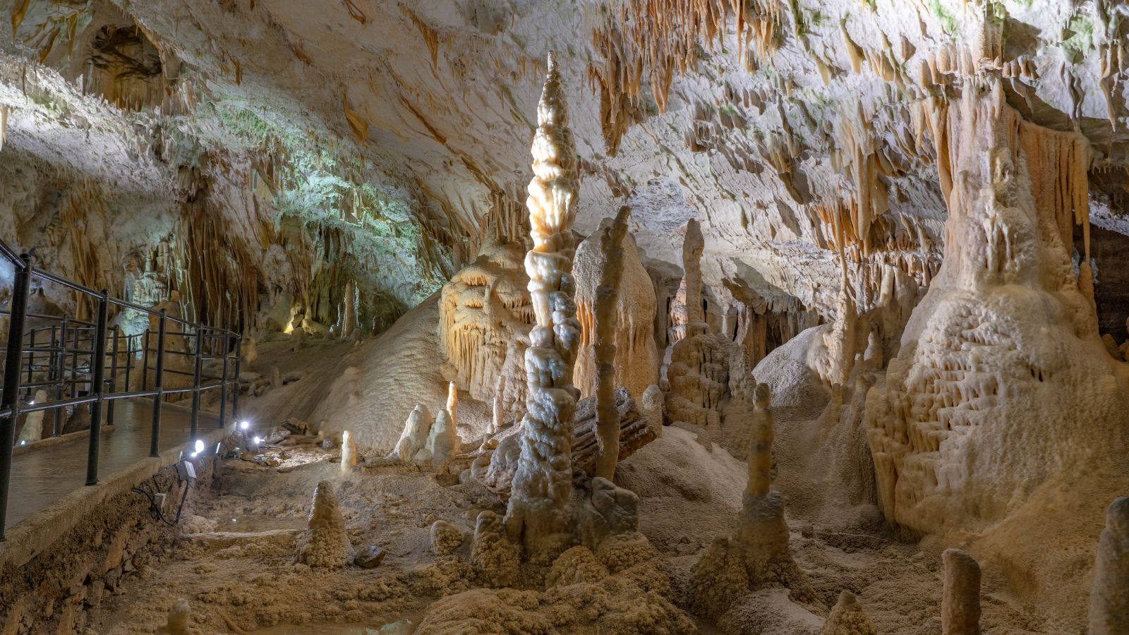 Featured image for Scientists Uncover Mathematical Rule Governing Stalagmite Formation