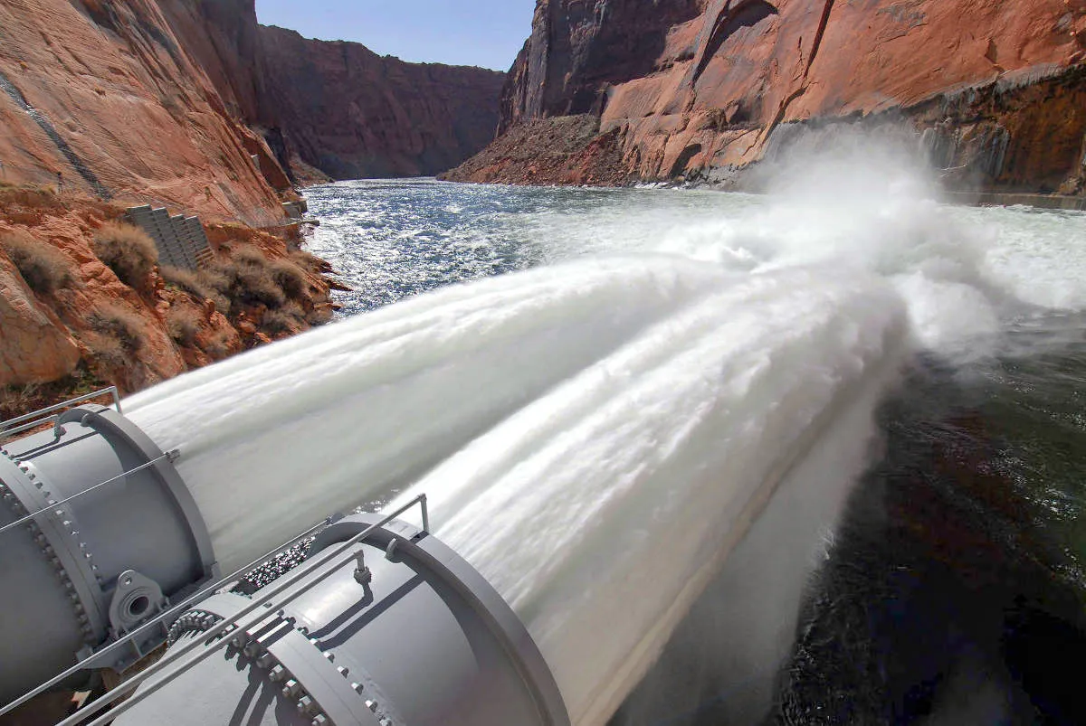 Featured image for Water experiments improve Colorado River conditions and habitat in Grand Canyon.